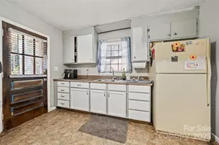 4838 Hidden Valley Rd, Charlotte, NC 28213 - Photo 8