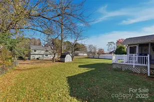 489 14th Ave Dr NE, Hickory, NC 28601 - Photo 8