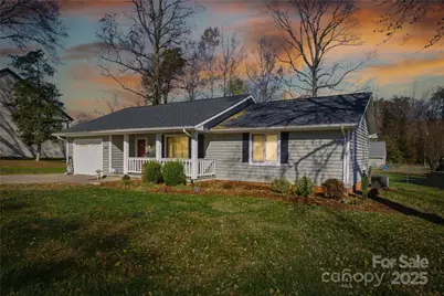 489 14th Avenue Drive NE, Hickory, NC 28601 - Photo 1