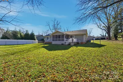 489 14th Avenue Drive NE, Hickory, NC 28601 - Photo 6