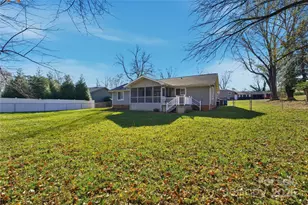 489 14th Ave Dr NE, Hickory, NC 28601 - Photo 6