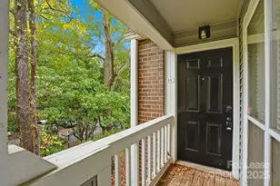 2500 Cranbrook Ln, Charlotte, NC 28207 - Photo 2