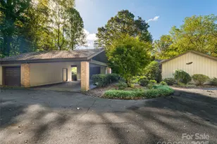 412 W Browning Rd, Hendersonville, NC 28791 - Photo 2