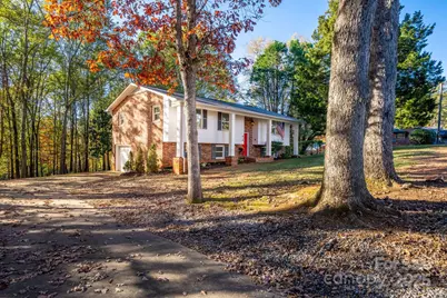 1185 10th Street Place Circle NW, Hickory, NC 28601 - Photo 2