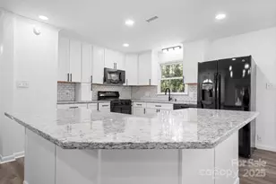 1185 10th St Pl Cir NW, Hickory, NC 28601 - Photo 6