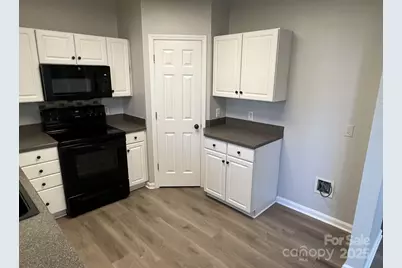 6329 Elderslie Drive, Charlotte, NC 28269 - Photo 12