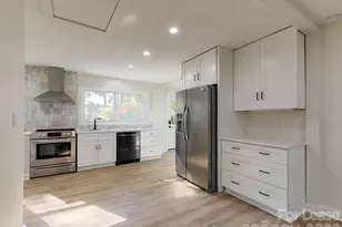 2721 Mayflower Rd, Charlotte, NC 28208 - Photo 12