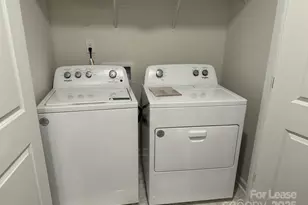 8045 Murray Br Dr, Charlotte, NC 28216 - Photo 16