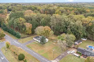 2752 Peachtree Rd, Statesville, NC 28625 - Photo 14