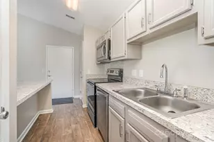 6165 Meadow Rose Ln, Charlotte, NC 28215 - Photo 12