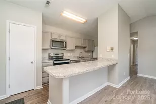 6165 Meadow Rose Ln, Charlotte, NC 28215 - Photo 14