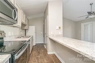 6165 Meadow Rose Ln, Charlotte, NC 28215 - Photo 10