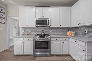 7708 Harrington Woods Rd, Charlotte, NC 28269 - Photo 14