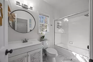 7708 Harrington Woods Rd, Charlotte, NC 28269 - Photo 26