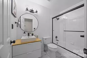 7708 Harrington Woods Rd, Charlotte, NC 28269 - Photo 26