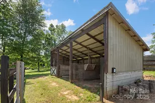 2409 Golf Course Rd, Columbus, NC 28722 - Photo 10