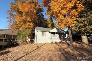 2854 Burbank Dr, Charlotte, NC 28216 - Photo 2