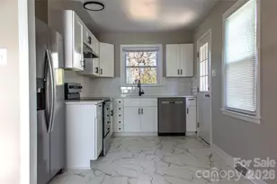 2854 Burbank Dr, Charlotte, NC 28216 - Photo 2