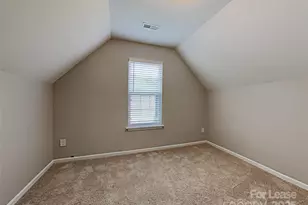 5549 Peachwood Dr, Charlotte, NC 28216 - Photo 4