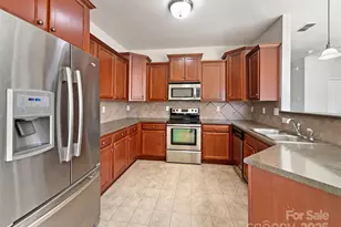 141 Altondale Dr, Statesville, NC 28625 - Photo 2