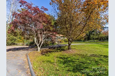 181 Surry Lane, Hendersonville, NC 28791 - Photo 2