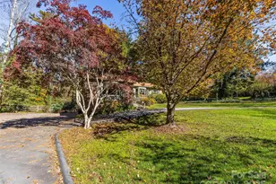 181 Surry Ln, Hendersonville, NC 28791 - Photo 2