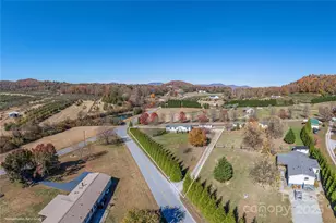 31 Little Hungry Rd, Hendersonville, NC 28792 - Photo 28