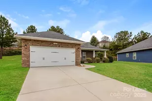 124 Bunker Hill Ln, Statesville, NC 28677 - Photo 2