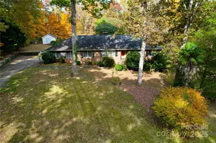 10802 Chestnut Hill Dr, Matthews, NC 28105 - Photo 2