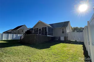 4040 Hereford Ln, Dallas, NC 28034 - Photo 6