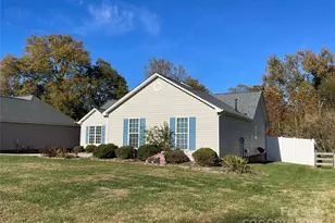 4040 Hereford Ln, Dallas, NC 28034 - Photo 2