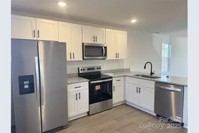 21 8th Avenue SE #5, Hickory, NC 28602 - Photo 2