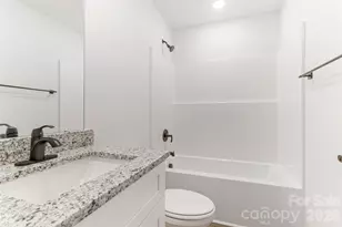 21 8th Ave Dr SE, Hickory, NC 28602 - Photo 16