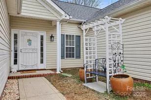 8907 Steelechase Dr, Charlotte, NC 28273 - Photo 2