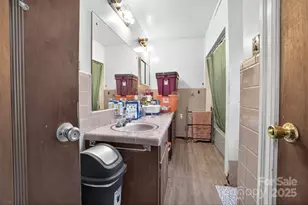 611 W Main Street Ext, Lincolnton, NC 28092 - Photo 18