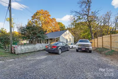 611 W Main Street Extension, Lincolnton, NC 28092 - Photo 2