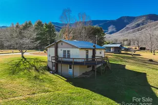 1879 White Oak Rd, Burnsville, NC 28714 - Photo 4