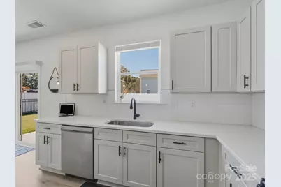 111 N Main Street, Huntersville, NC 28078 - Photo 6