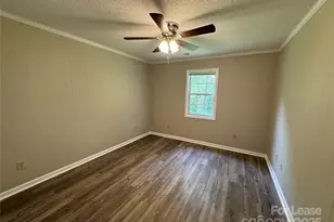 313 E Washington Ave, Bessemer City, NC 28016 - Photo 8