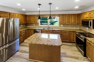 561 Briarwood Ln, Lancaster, SC 29720 - Photo 2