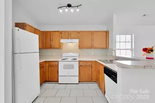 12049 Stewarts Crossing Dr, Charlotte, NC 28215 - Photo 10