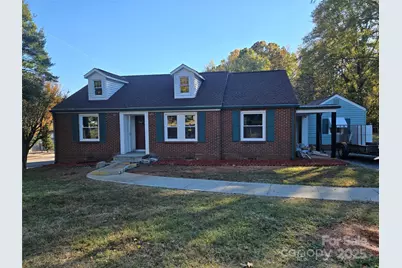 221 E Herman Street, Newton, NC 28658 - Photo 1