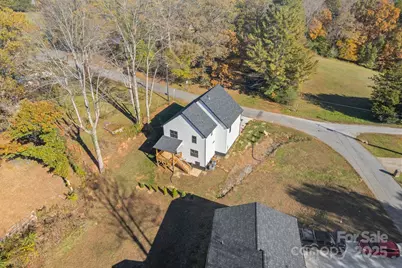 908 30th Avenue Drive NW, Hickory, NC 28601 - Photo 2