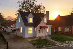 323 4th St Pl SW, Hickory, NC 28602 - Photo 1