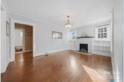 323 4th Street Place SW, Hickory, NC 28602 - Photo 4