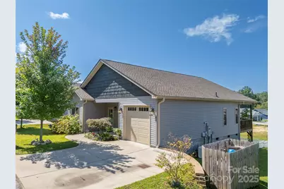 43 Middle Street, Hendersonville, NC 28792 - Photo 2