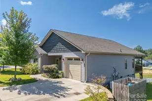 43 Middle St, Hendersonville, NC 28792 - Photo 2