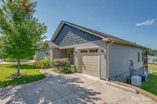 43 Middle St, Hendersonville, NC 28792 - Photo 4