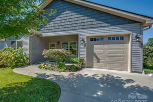 43 Middle St, Hendersonville, NC 28792 - Photo 6