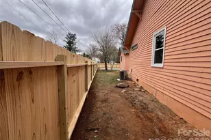 422 Hebron Rd, Hendersonville, NC 28739 - Photo 4